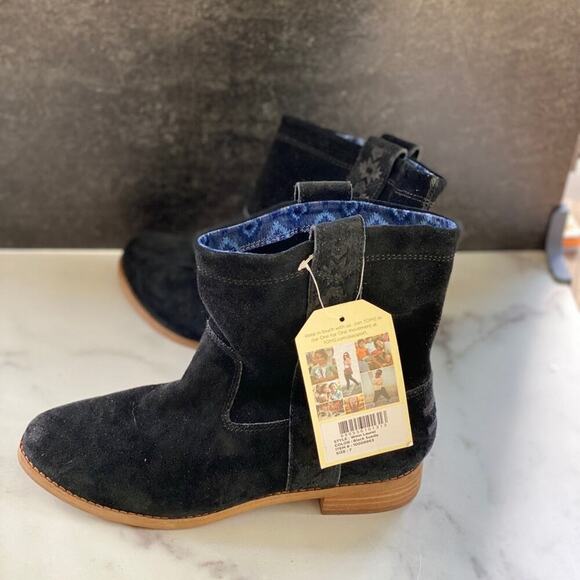 TOMS Laurel Suede Boots - Picture 4 of 8
